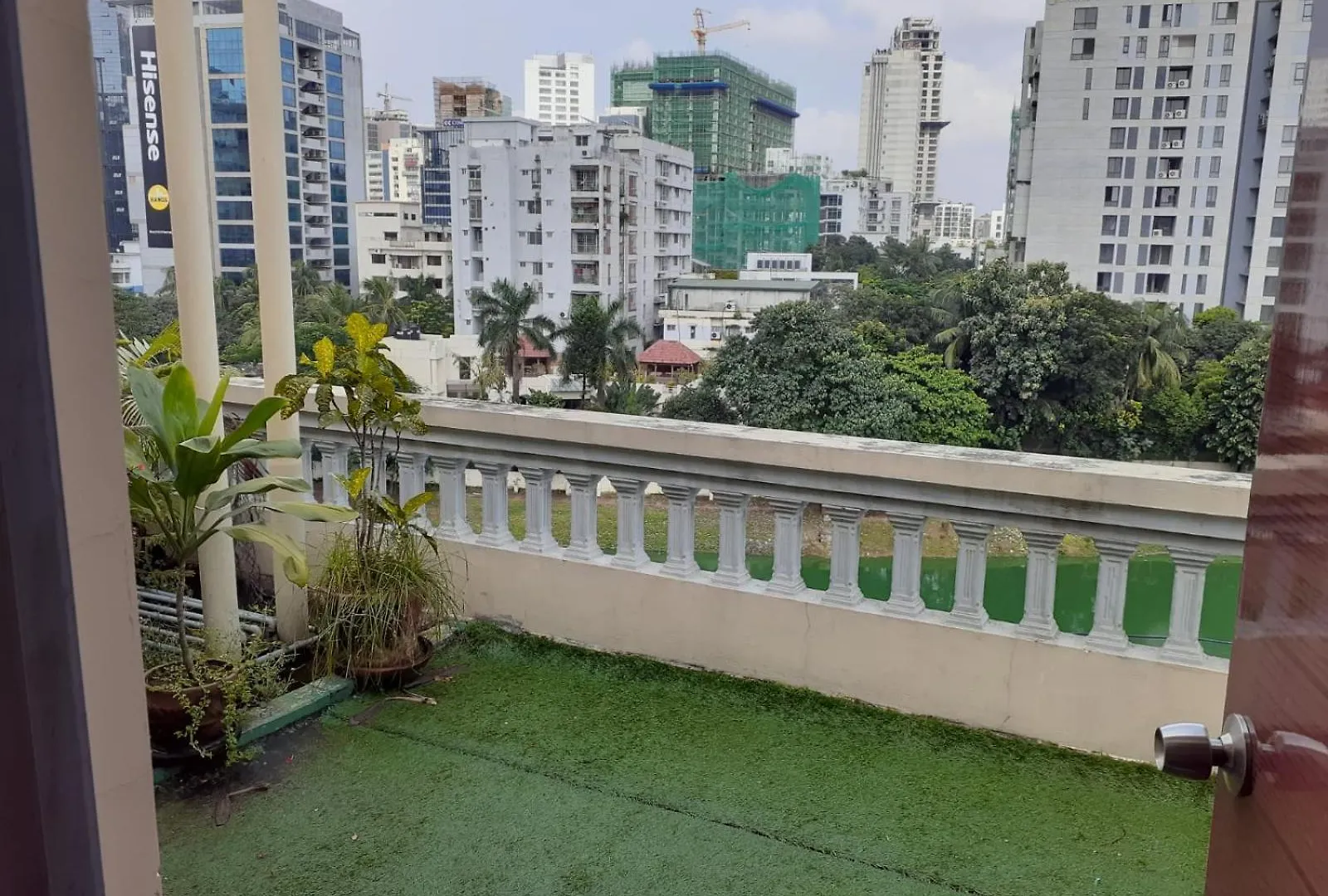 דאהקה Amazon Lilly Lake View Residence בנגלדש